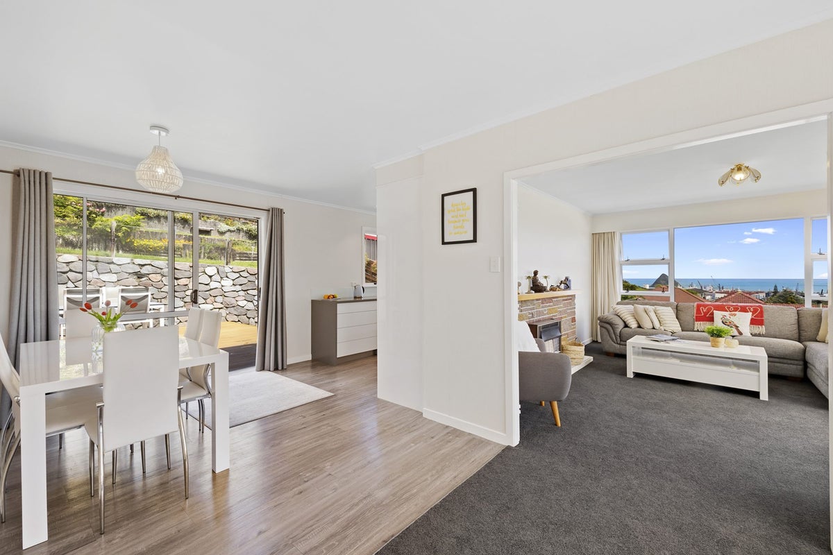 12 Havelock Place, Blagdon, New Plymouth - Carousel 1