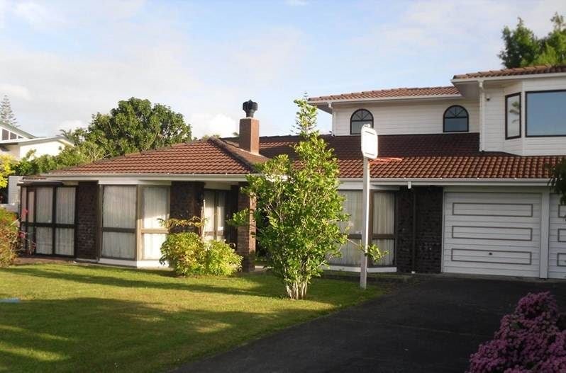 16 Markham Place, Bucklands Beach, Auckland - Carousel 1