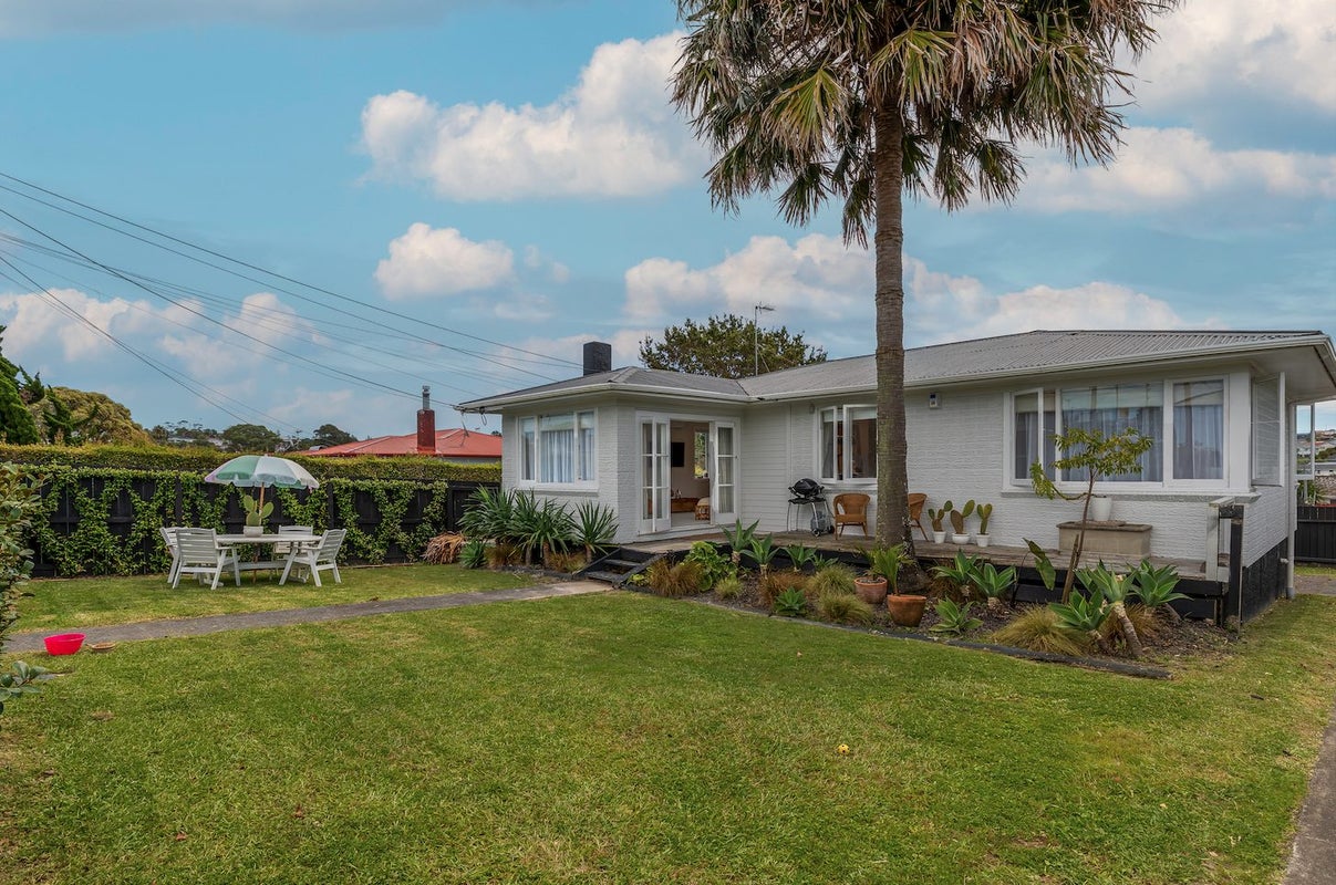 79 Farquhar Road, Glendene, Auckland - Carousel 27