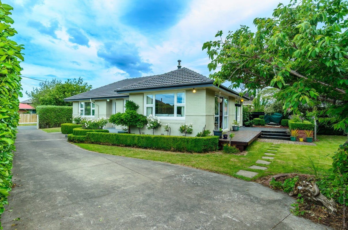 39 Flower Street, Bryndwr, Christchurch - Carousel 1