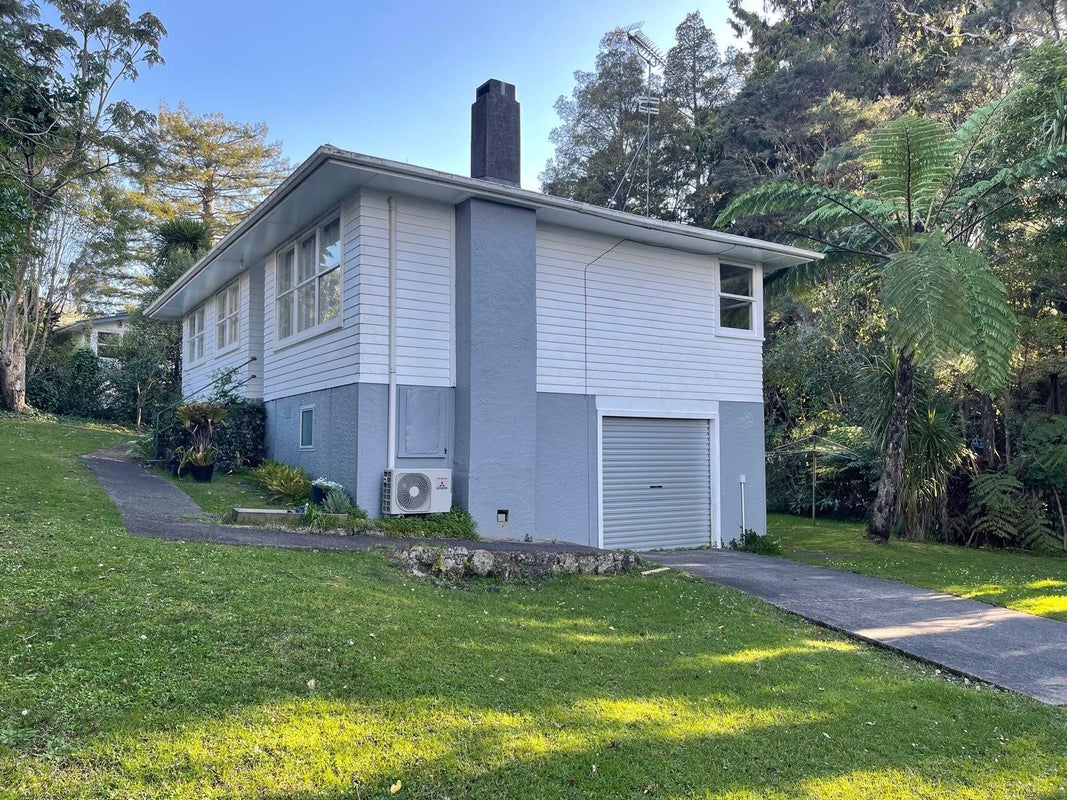 15 Daffodil Street, Titirangi, Auckland - Carousel 1