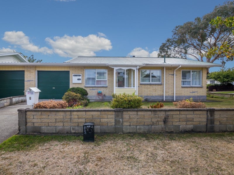 2 Roband Crescent, Brown Owl, Upper Hutt - Carousel 1