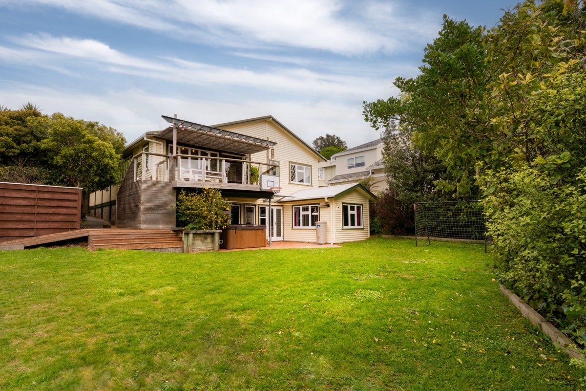 8 Tisdall Street, Karori, Wellington - Carousel 1
