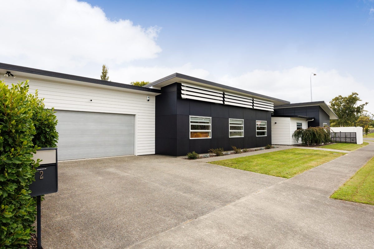 2 Chestnut Close, Kelvin Grove, Palmerston North - Carousel 1