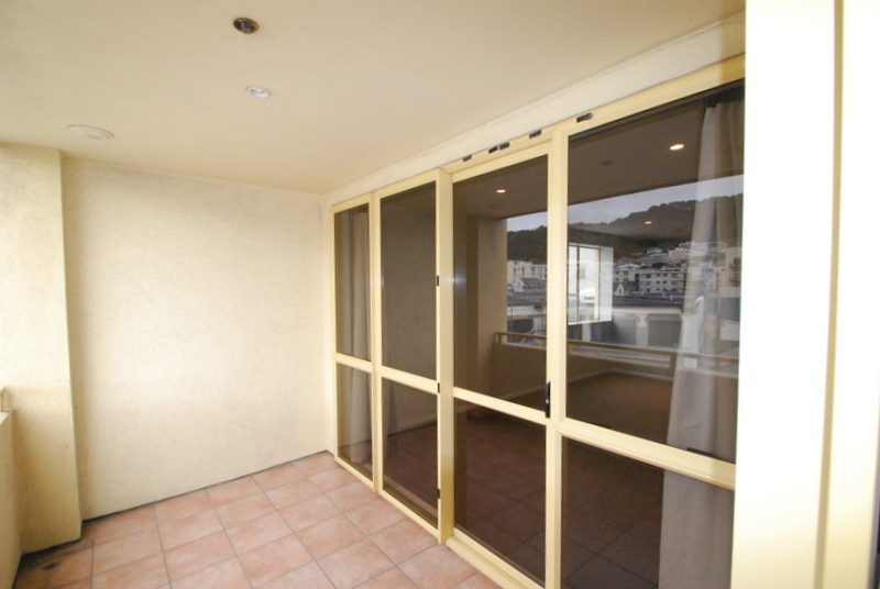 6F/5 Kent Terrace, Mount Victoria, Wellington - Carousel 1