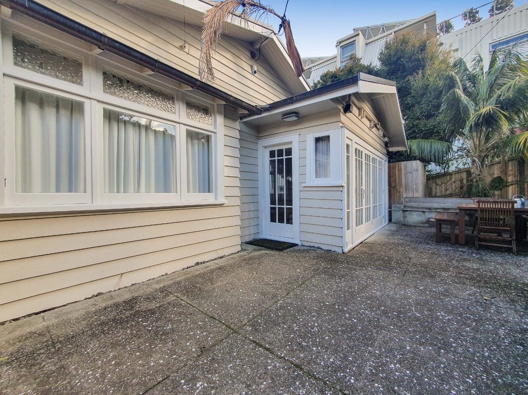 24 Aroha Avenue, Sandringham, Auckland - Carousel 1