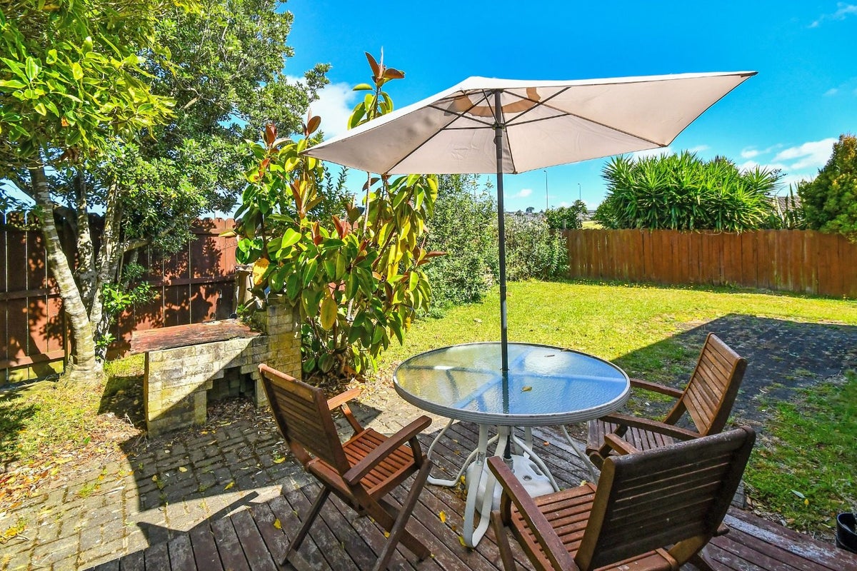 20 Randwick Place, Randwick Park, Auckland - Carousel 2