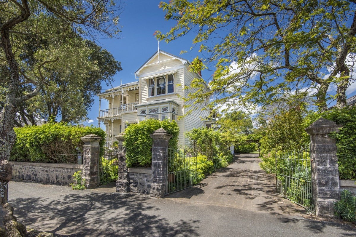 42 Cheltenham Road, Devonport, Auckland - Carousel 1
