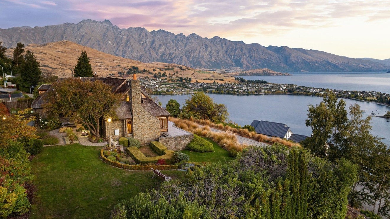 50 Edinburgh Drive, QUEENSTOWN, QUEENSTOWN - Carousel 1