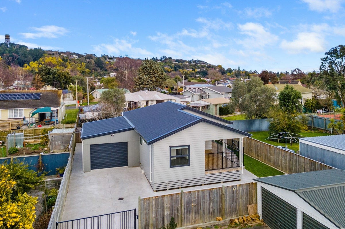 12A Wakefield Street, Whanganui East, Whanganui - Carousel 2