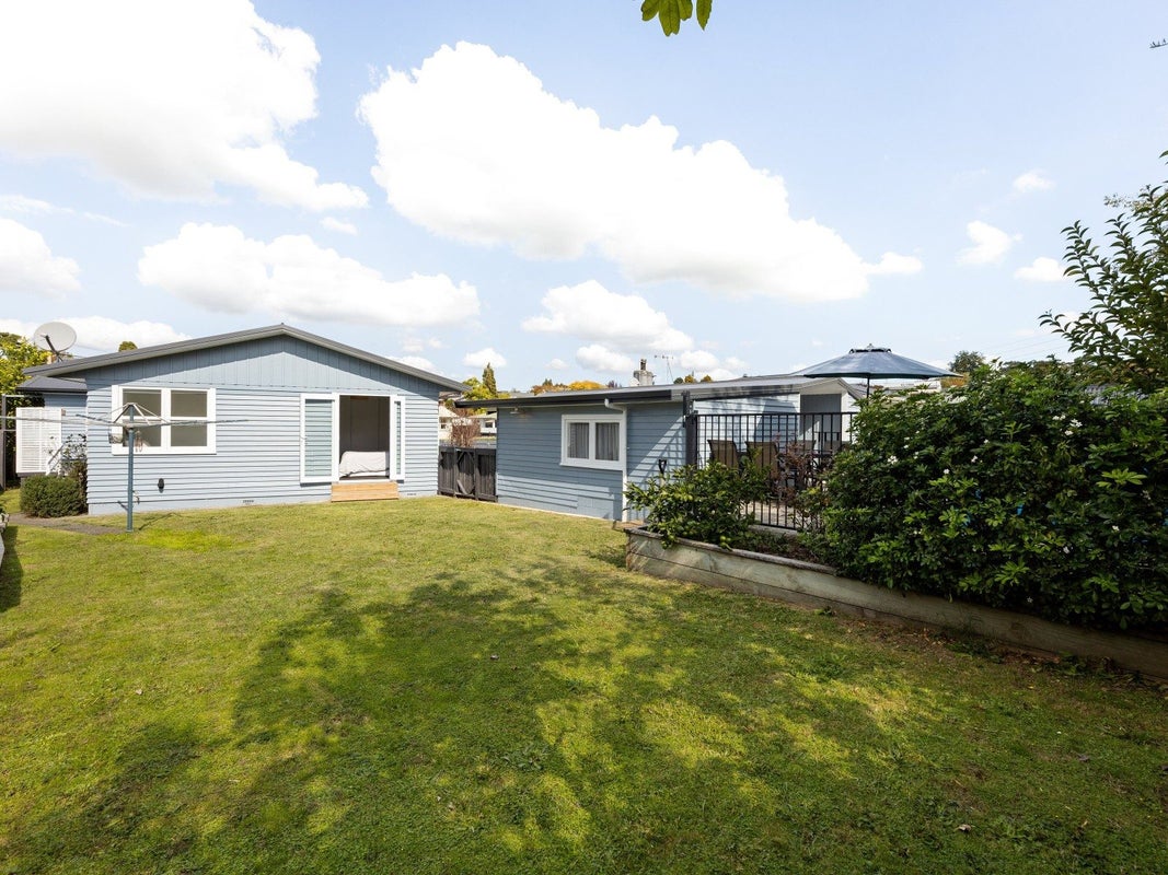 14 Manapouri Place, Glenview, Hamilton - Carousel 3