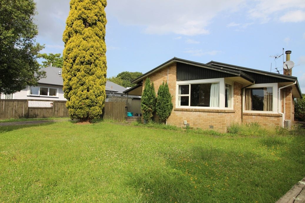 3 Gordon Street, Hillcrest, Hamilton - Carousel 1