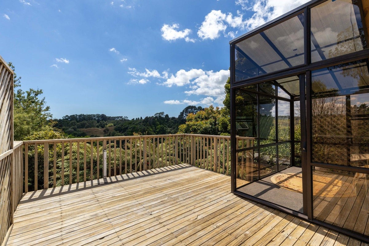 13 Lindaver Grove, Merrilands, New Plymouth - Carousel 2