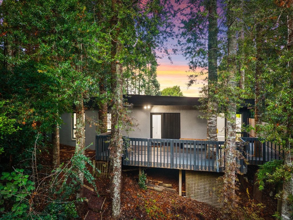 19 Tainui Road, Titirangi, Auckland - Carousel 2