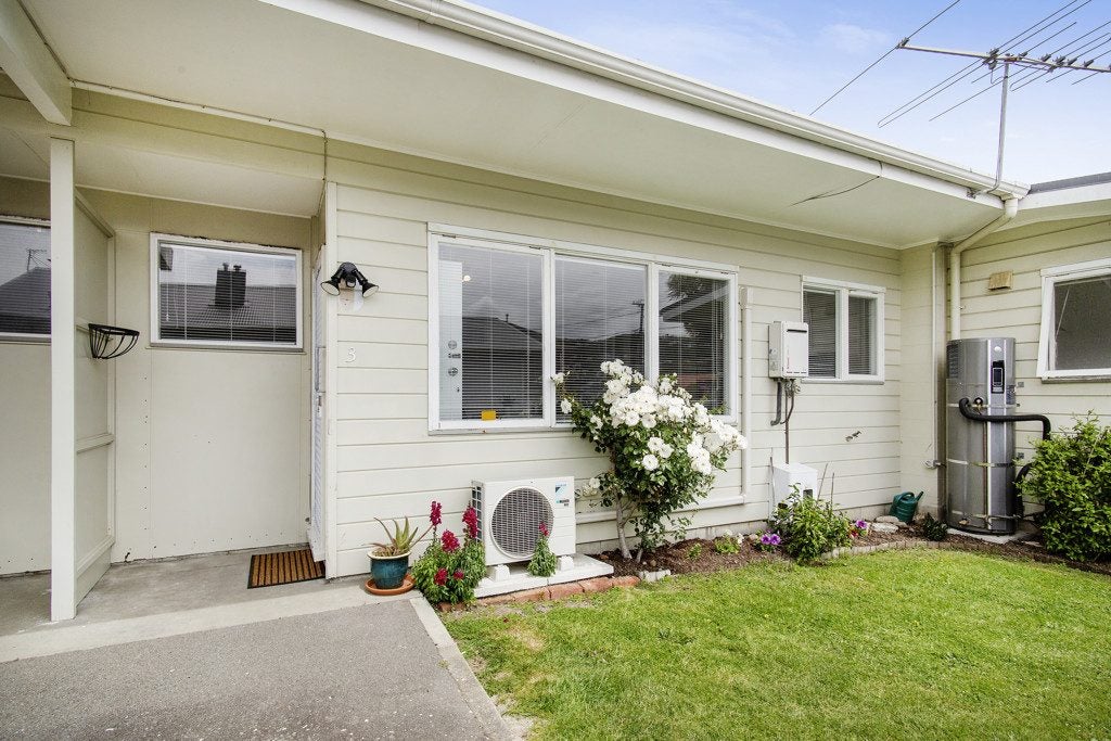 8/44 Britannia Street, Petone, Lower Hutt - Carousel 1