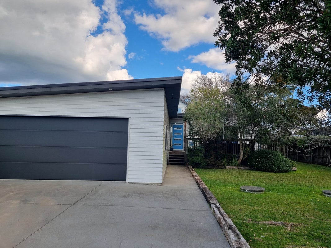 7 Second View Avenue, Beachlands, Auckland - Carousel 1