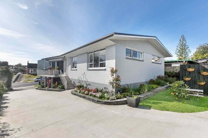 8 Juliet Avenue, Howick, Auckland - Carousel 1