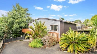 268 Glamorgan Drive, Northcross, Auckland - Carousel 1