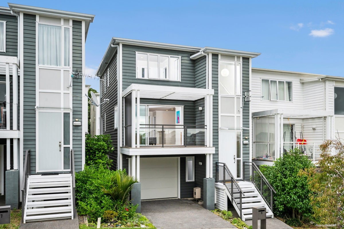 5 Manawatere Way, Flat Bush, Auckland - Carousel 1