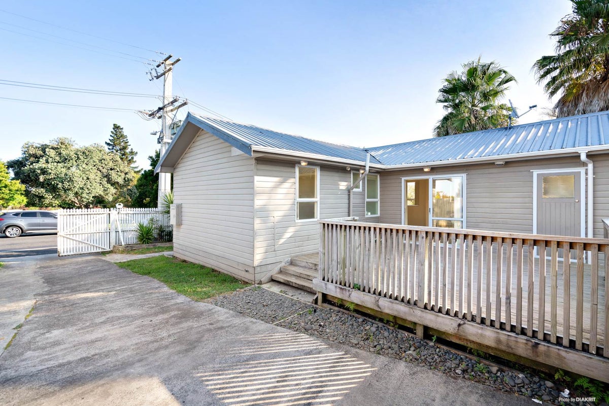 2/88 McAnnalley Street, Manurewa East, Auckland - Carousel 1