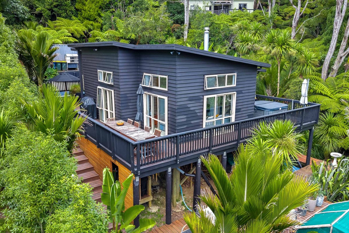 23 Hayes Road, Henderson Valley, Auckland - Carousel 1
