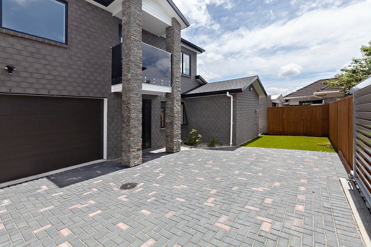 28A Flanshaw Road, Te Atatu South, Auckland - Carousel 2