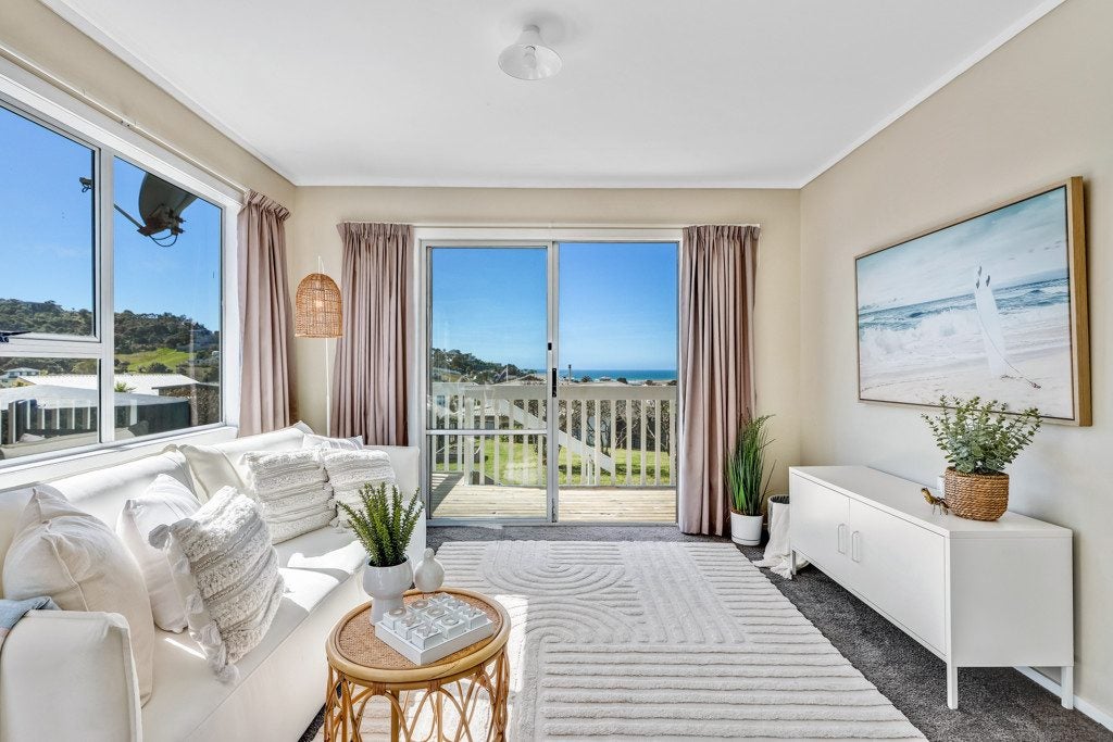 16 Cullen Street, Mangawhai Heads, Mangawhai - Carousel 1