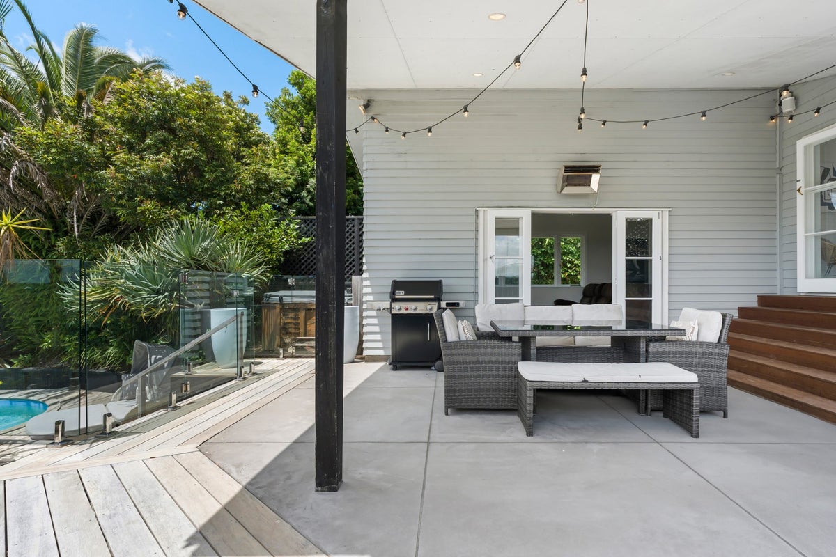 11 Mayall Avenue, Beach Haven, Auckland - Carousel 2