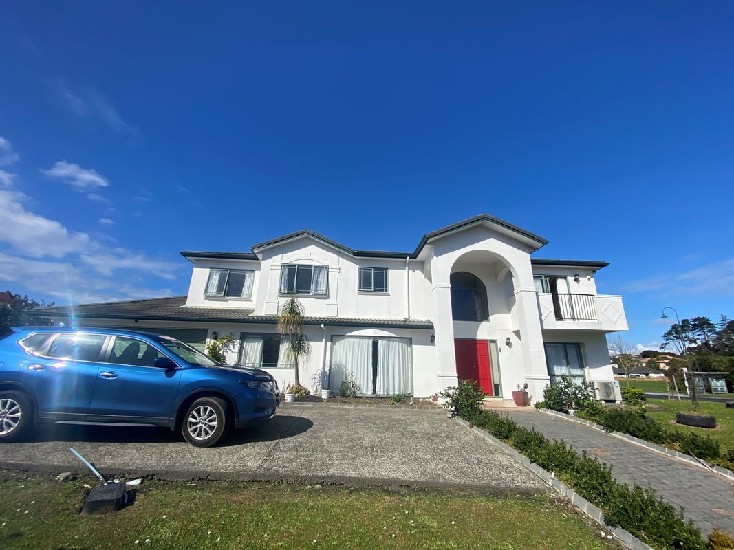 1 Killybegs Drive, Pinehill, Auckland - Carousel 15