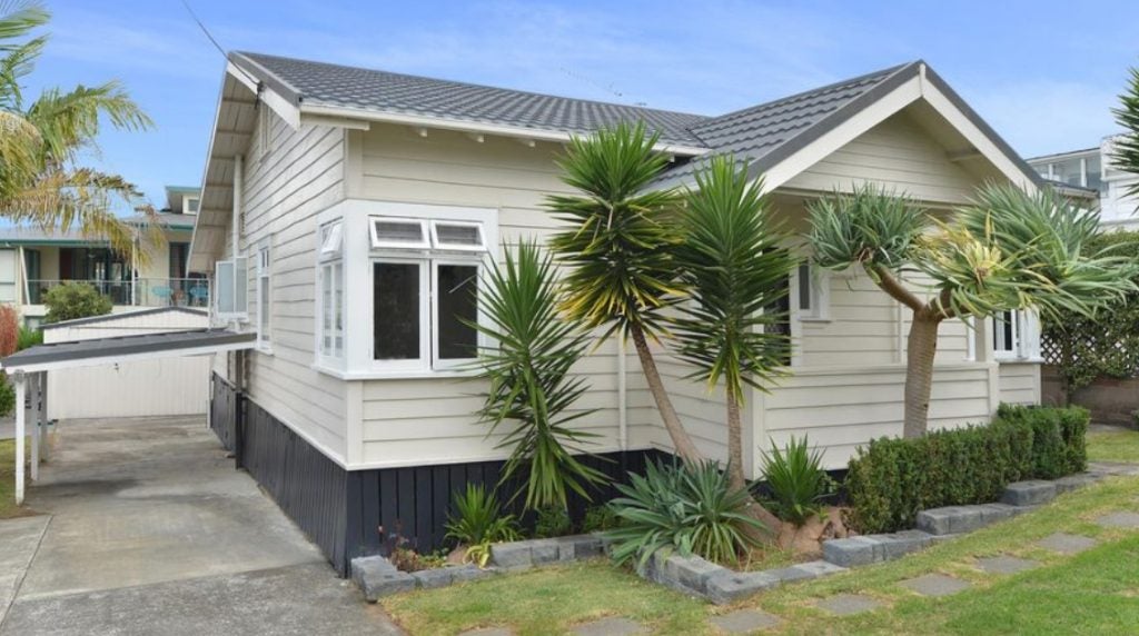 8 Seaview Road, Whangarei - Carousel 1
