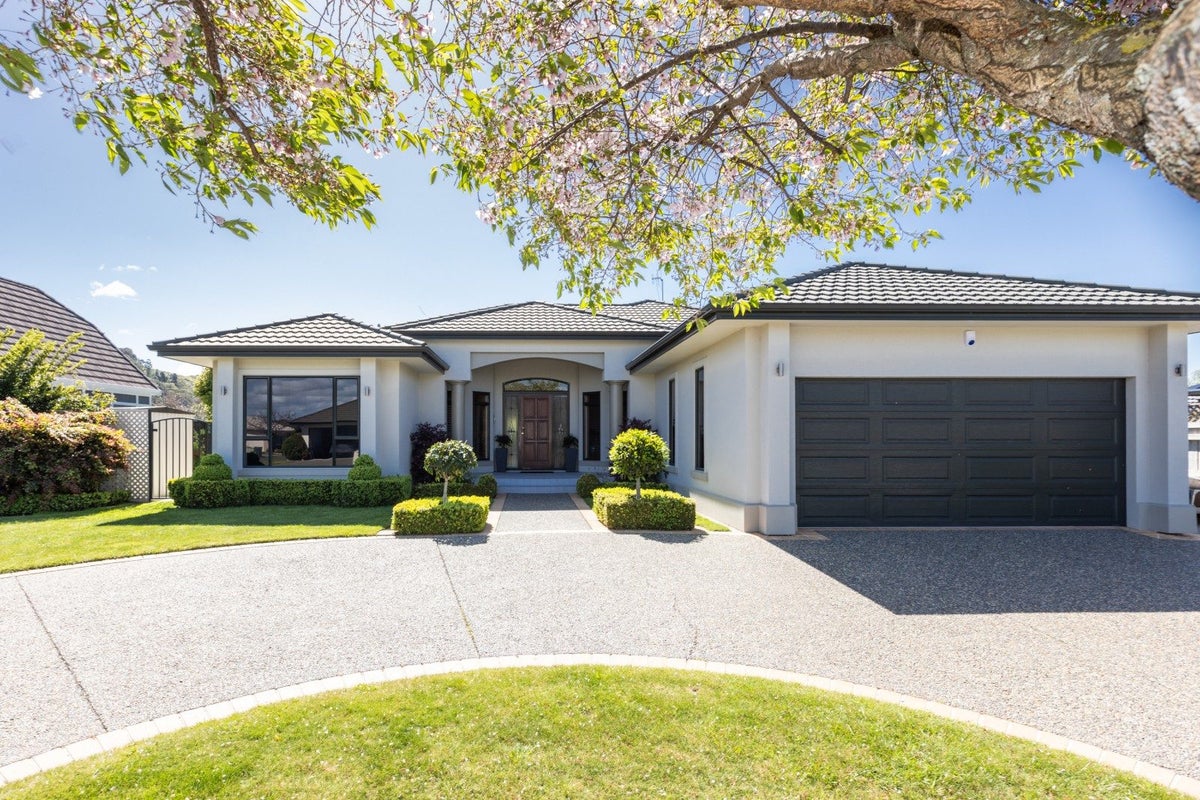 36 Kensington Drive, Taradale, Napier - Carousel 1