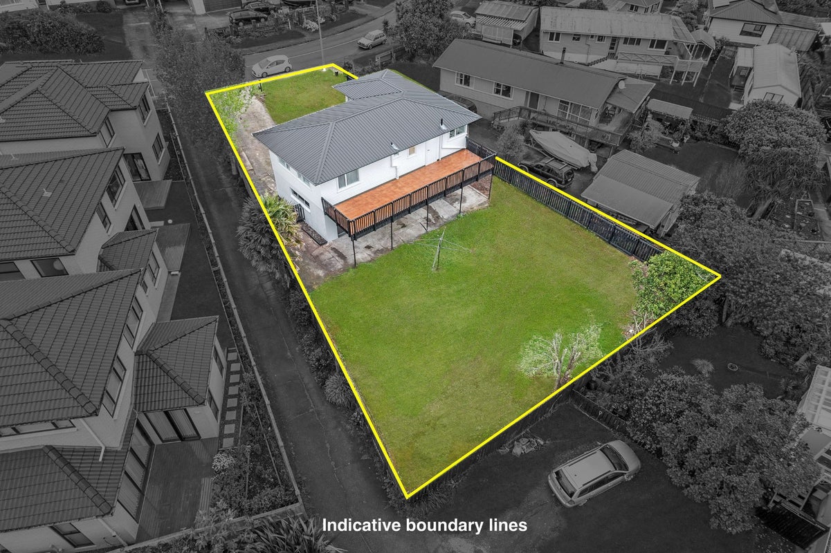 12 Ozich Avenue, Te Atatu South, Auckland - Carousel 24