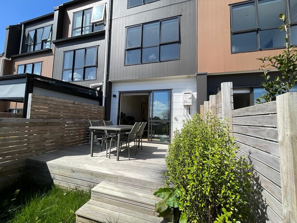 4/60 Highland Park Drive, Highland Park, Auckland - Carousel 1