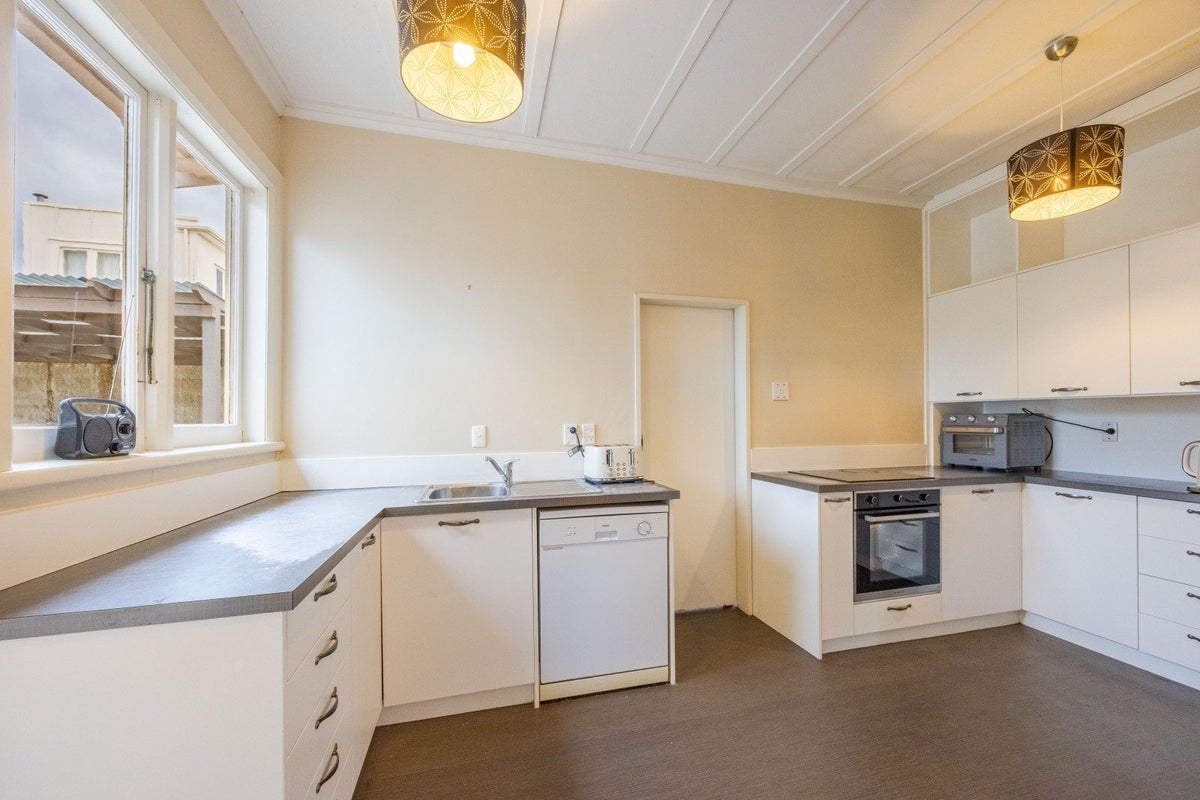 9 Pukeko Place, Westshore, Napier - Carousel 2