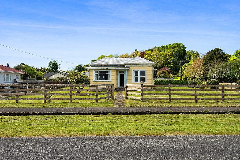 8 Moir Street, Eltham, Eltham - Carousel 1