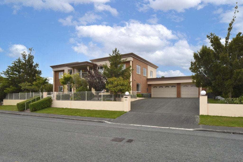 99 Penruddock Rise, Westmorland, Christchurch - Carousel 1