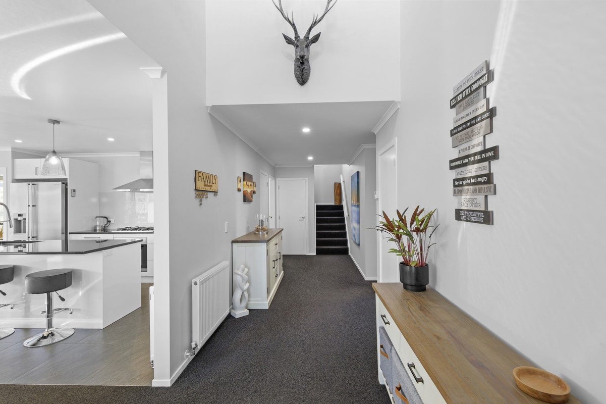 32 Lanyon Place, Whitby, Porirua - Carousel 2