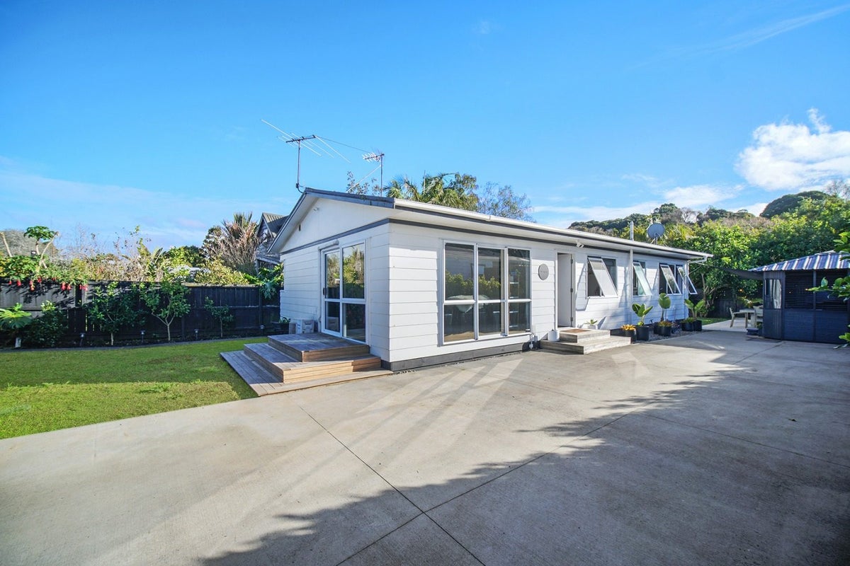 15 Fourth Avenue, Kingsland, Auckland - Carousel 1