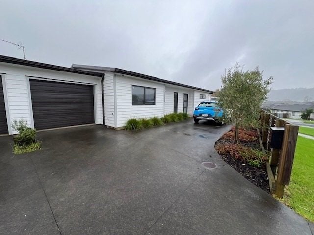 4 Hooton Drive, Huapai, Kumeu - Carousel 1