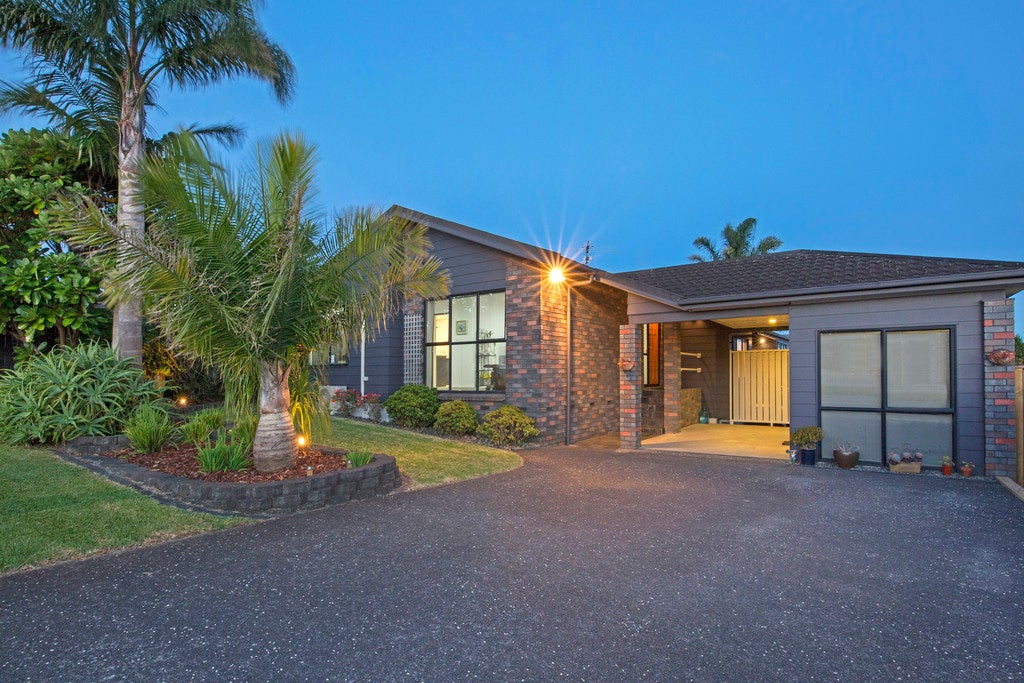 124 Botany Road, Botany Downs, Auckland - Carousel 1