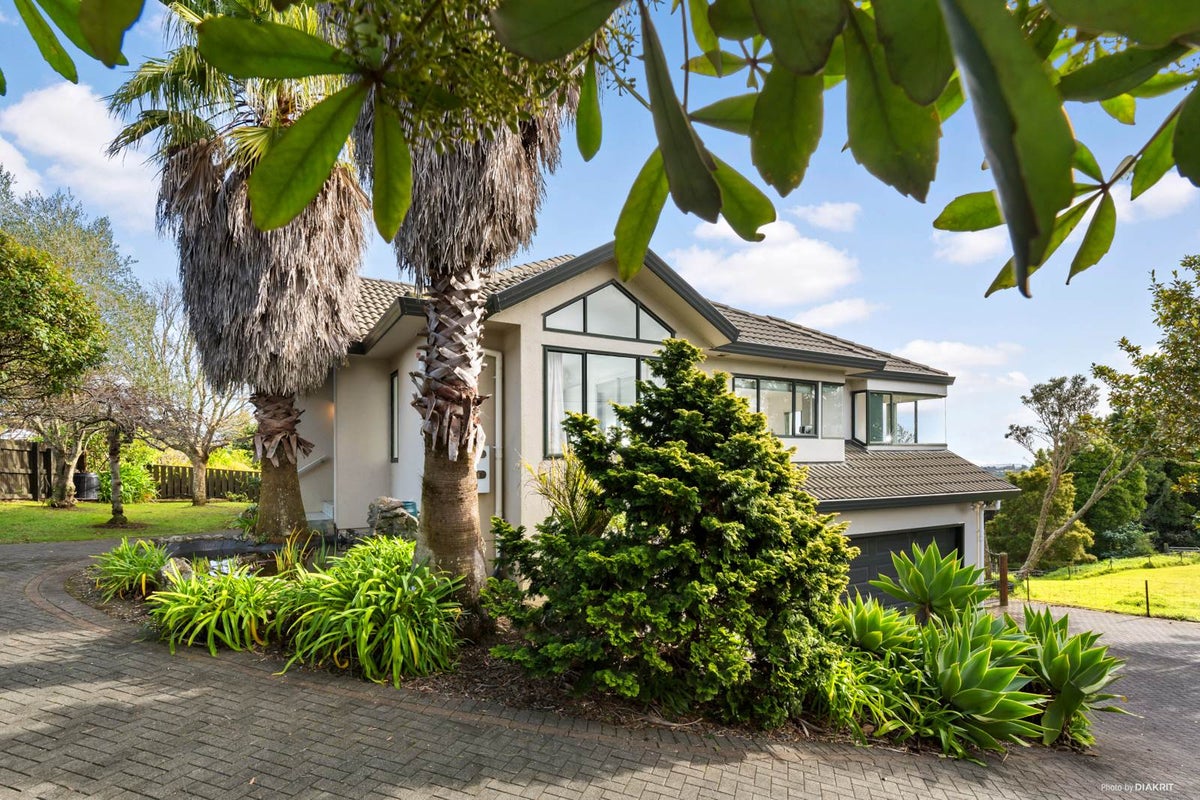 1 Griggs Road, Howick - Carousel 1