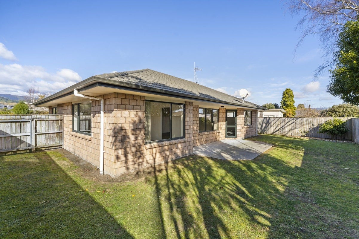 10 Speranza Avenue, Otaki - Carousel 15