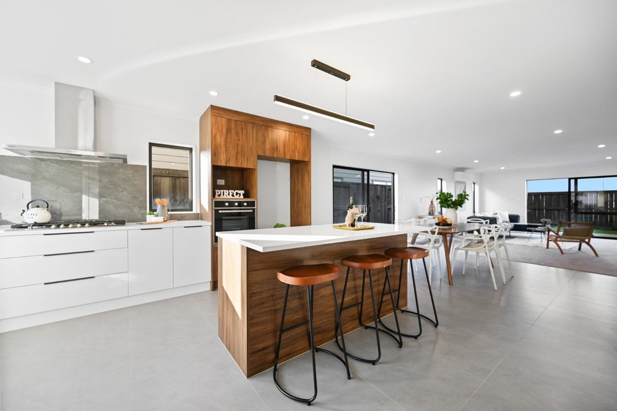 22 Halley Drive, Chartwell, Hamilton - Carousel 1
