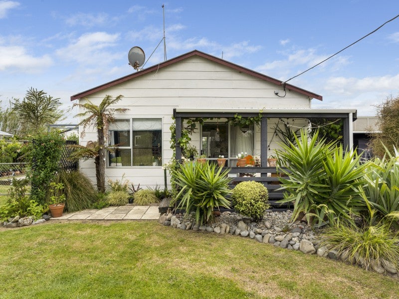 127 Seabury Avenue, Foxton Beach, Foxton - Carousel 1