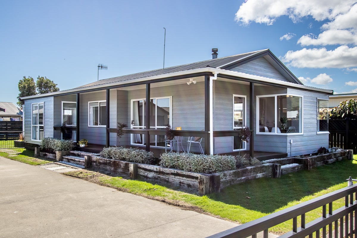 13 Rutherford Drive, Waikanae Beach, Waikanae - Carousel 1