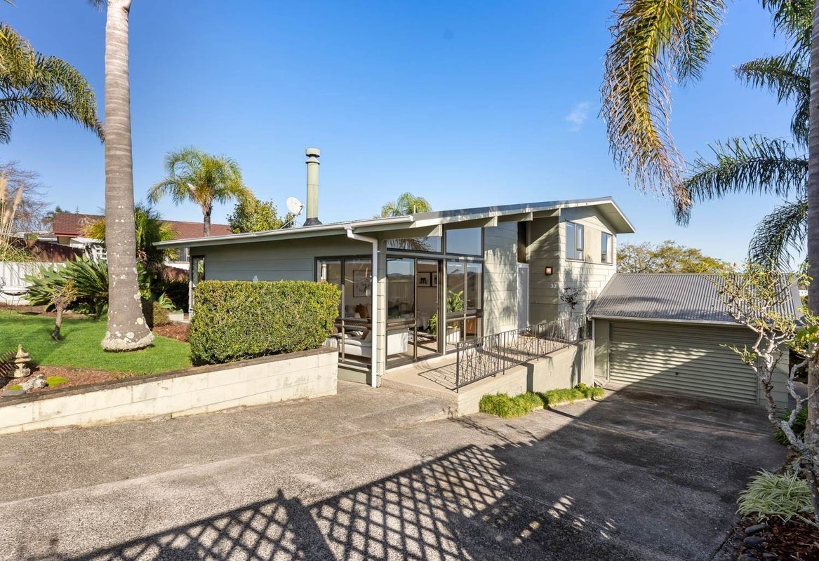 32 Lewisham Street, Highland Park, Auckland - Carousel 2