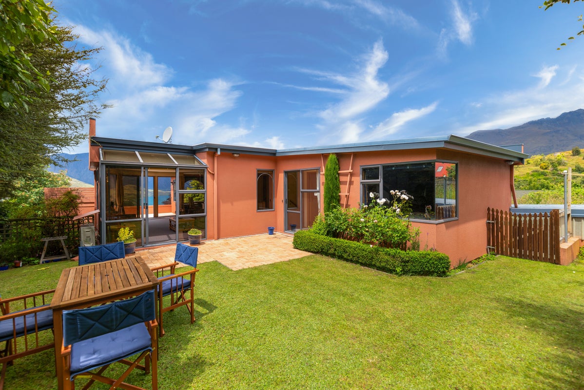 18B Avalon Crescent, Fernhill, Queenstown - Carousel 1