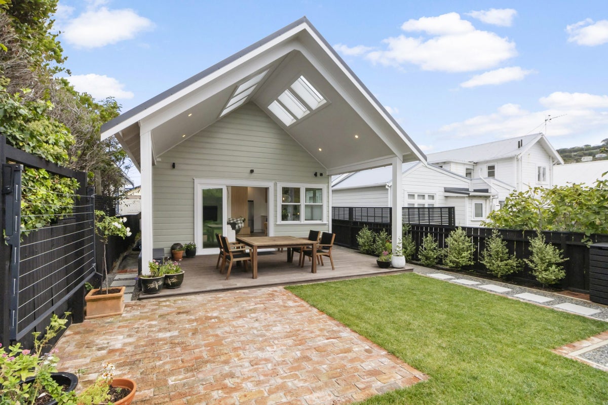 59 Endeavour Street, Lyall Bay, Wellington - Carousel 2