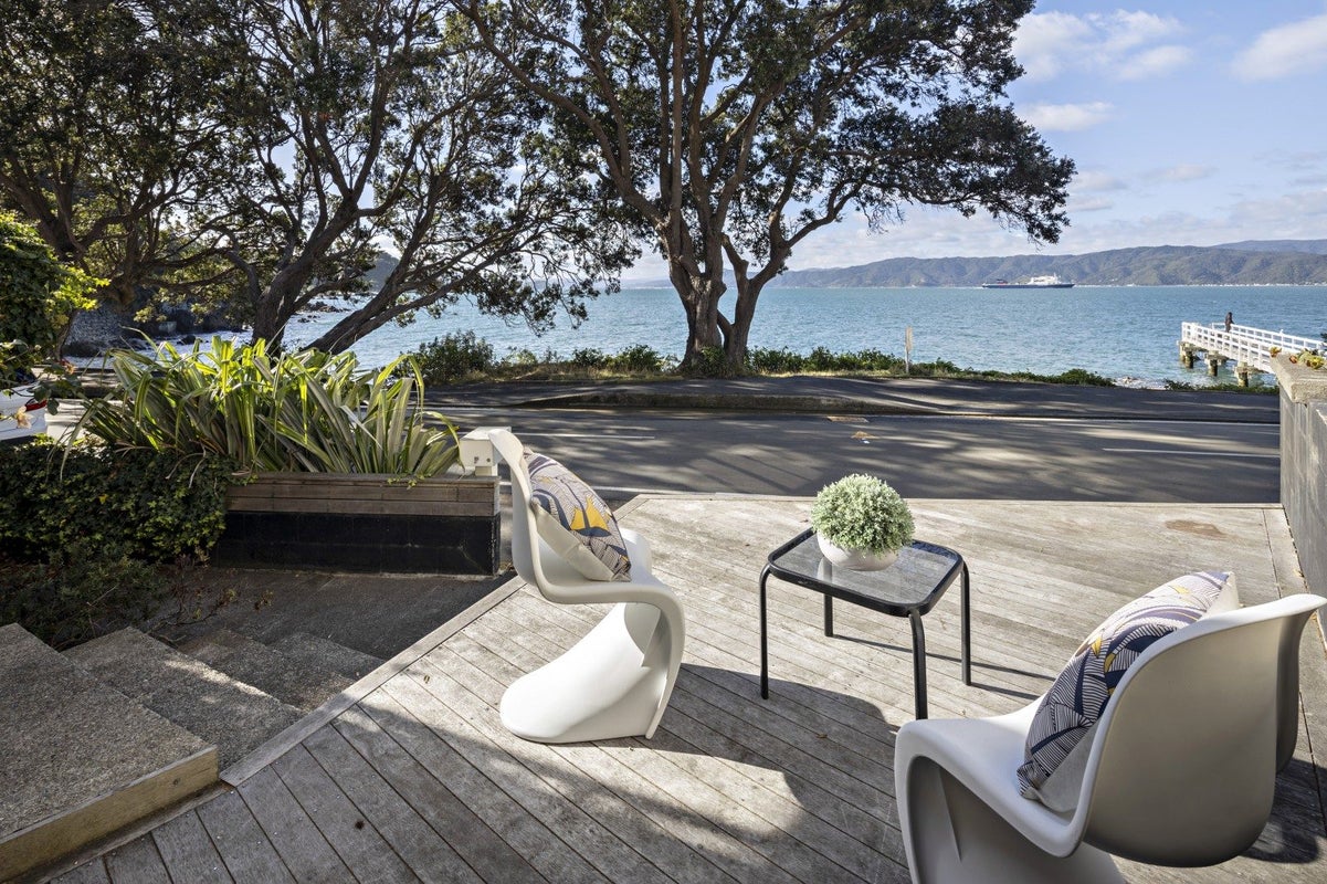 397 Karaka Bay Road, Karaka Bays, Wellington - Carousel 2