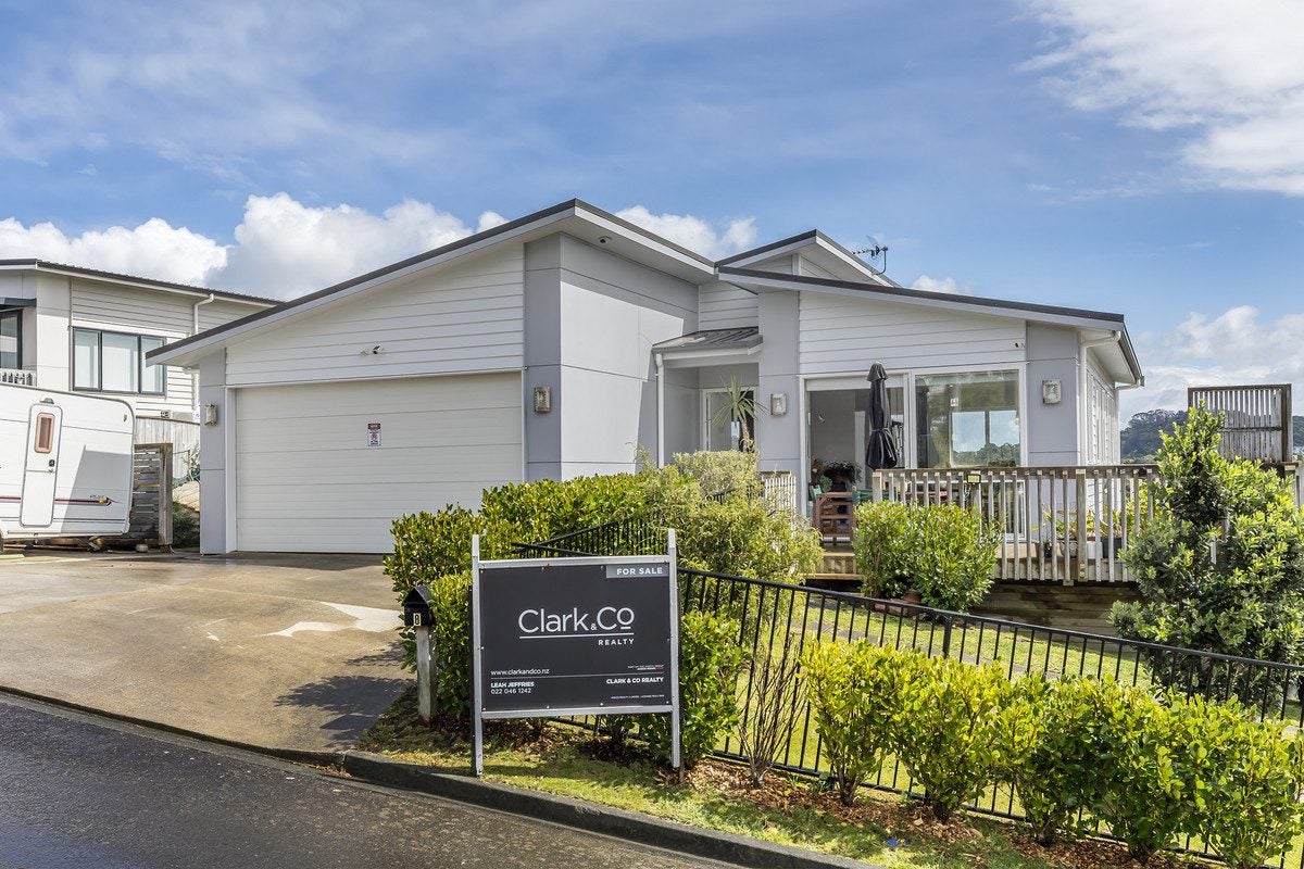 8 Polestar Lane, Whitby, Porirua - Carousel 2